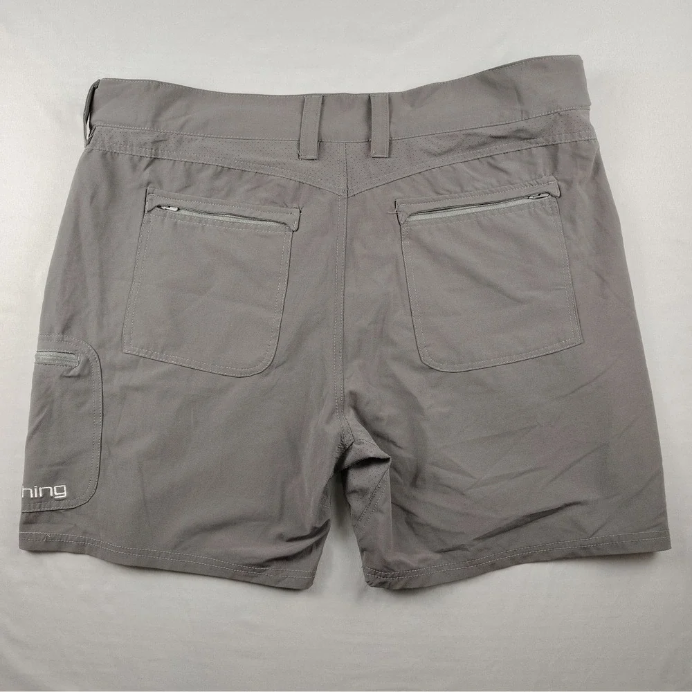 Huk Fishing Shorts Mens 2XL/XXL Gray Stretch Zip Pocket Performance Outdoor